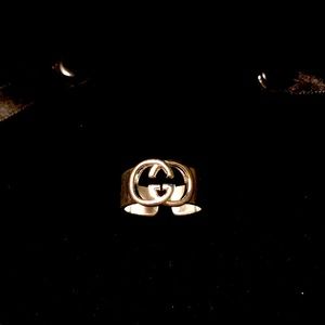 Women’s silver ring